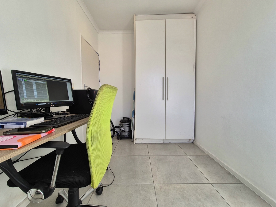 2 Bedroom Property for Sale in Wynberg Western Cape
